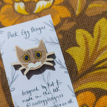 Load image into Gallery viewer, Tabby Cat Pin Badge
