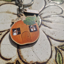 Load image into Gallery viewer, Pumpkin House Keyring
